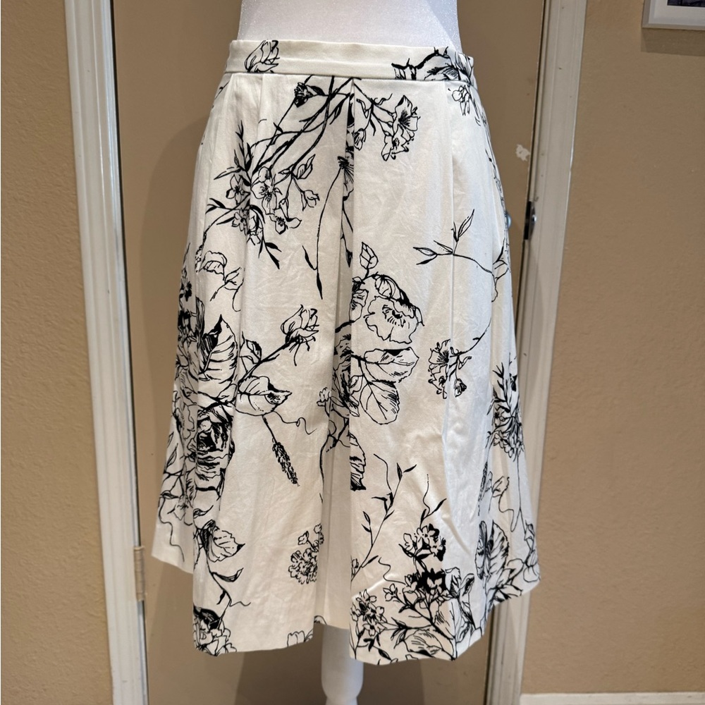 MaxMara Black and White Floral A-Line Skirt Size 6 - Picture 9 of 11